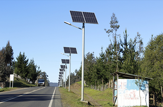 Projet de lampadaires solaires fendus pour une route en Afrique du Sud