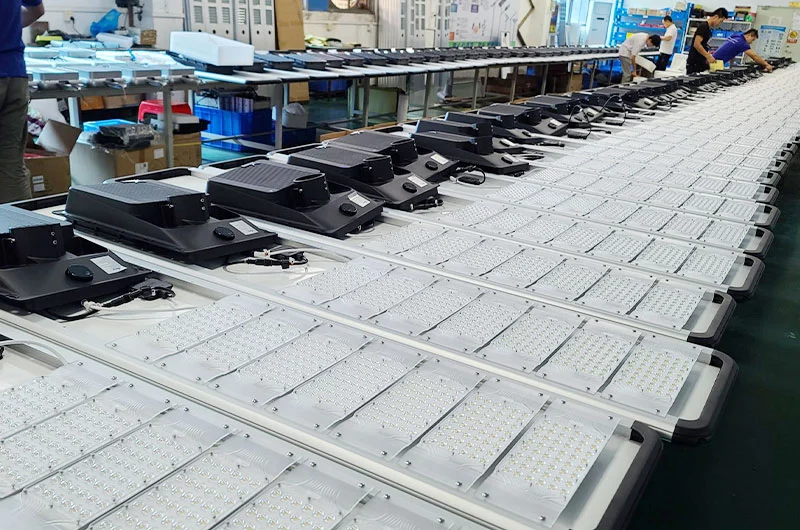 usine de lampadaires solaires