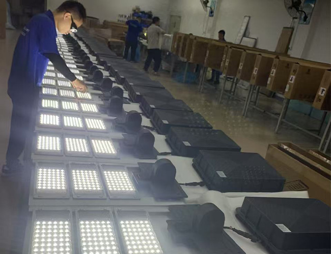 Réverbère tout en un