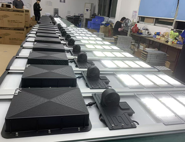 Réverbère solaire tout-en-un