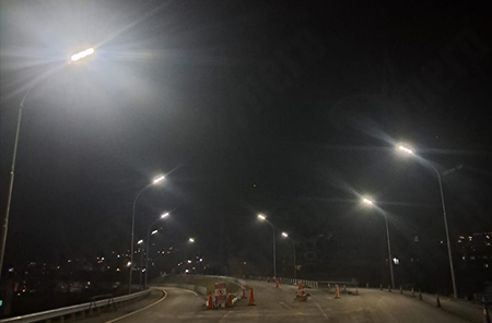 Illumine le Népal avec 60 ensembles de lampadaires solaires SLV-120W