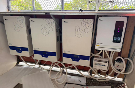 7 ensembles de systèmes d'énergie solaire de 10,2 kW aux Îles Salomon